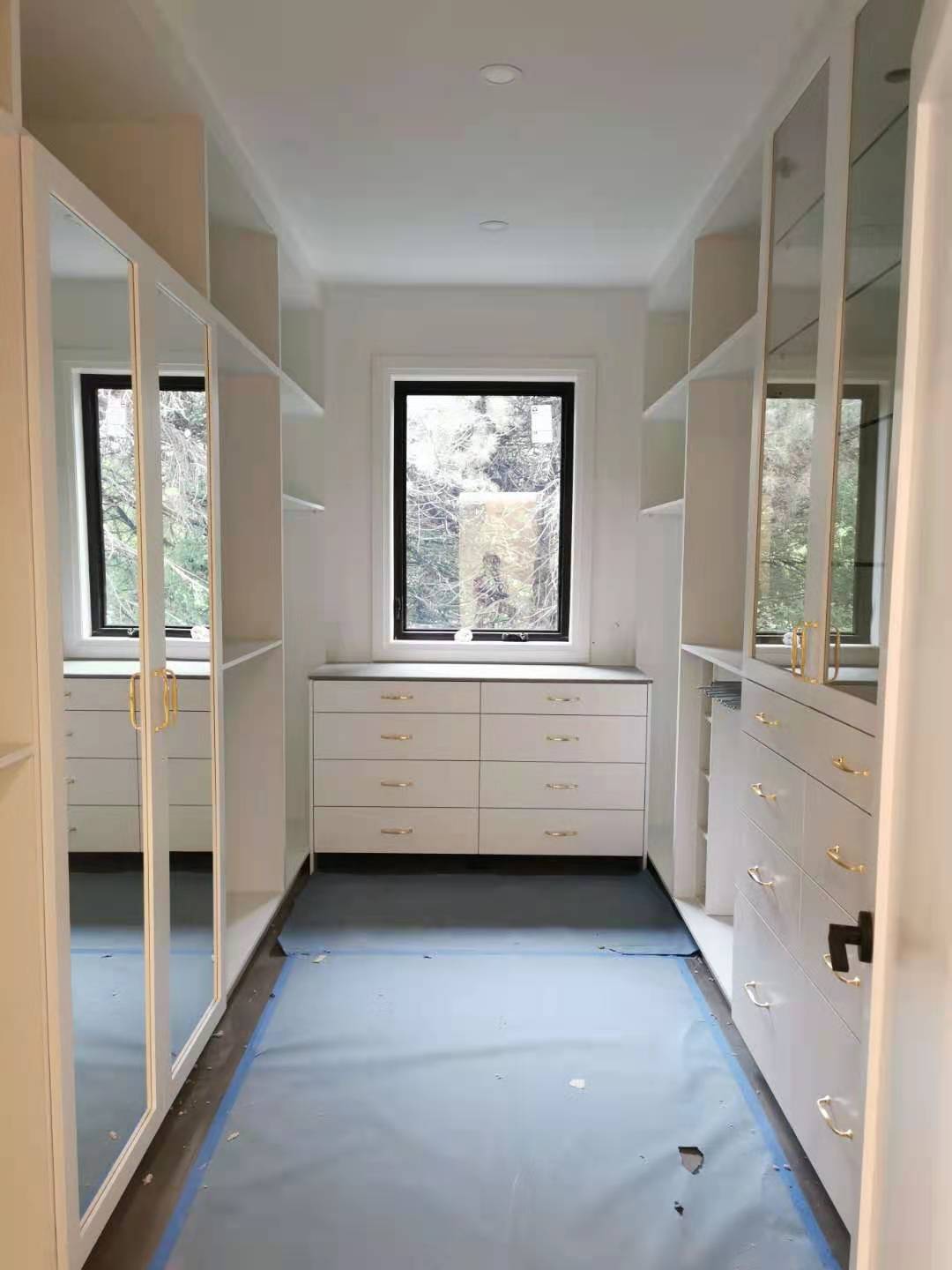 Closet with mirror doors